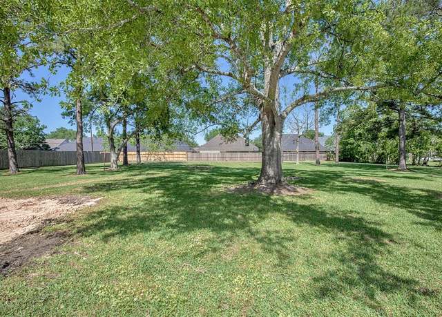 Property at 105 Prairie Wilde St, Friendswood, TX 77546
