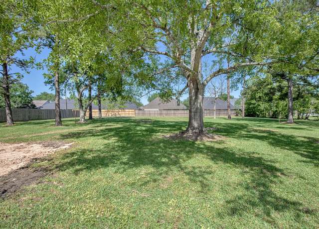 Property at 105 Prairie Wilde St, Friendswood, TX 77546