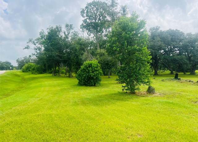 Property at 375 Thousand Oaks Dr, Angleton, TX 77515