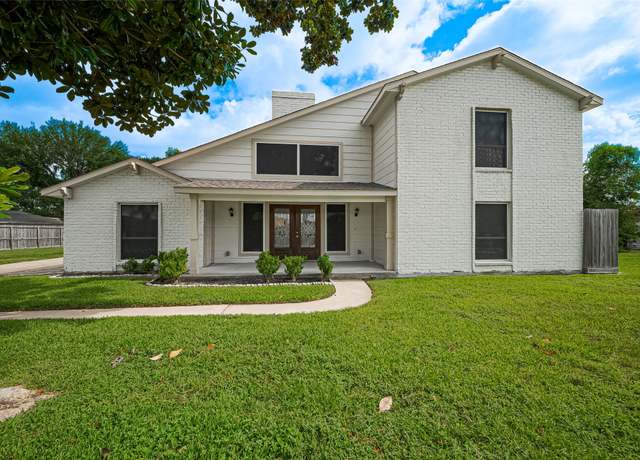 Property at 982 W Donovan St, Houston, TX 77091, 5 beds, 3.5 baths