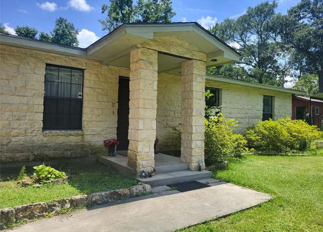 Property at 10404 Royal Terrell Dr, Conroe, TX 77303, 3 beds, 2 baths