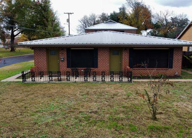 Property at 701 Cedar St, Hearne, TX 77859, 6 beds, 3.5 baths