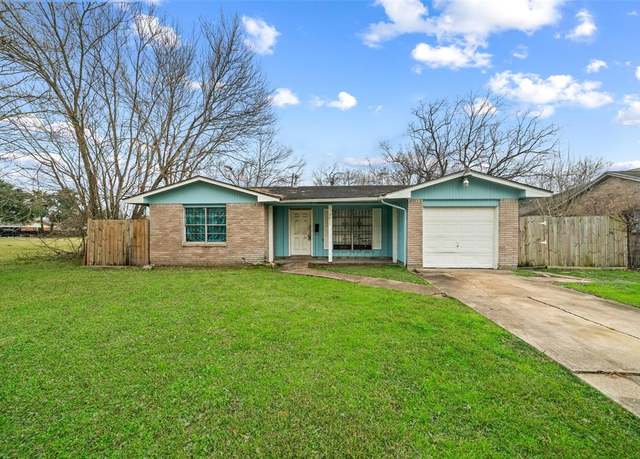 Property at 2811 Knotty Oaks Trl, Houston, TX 77045, 4 beds, 2 baths