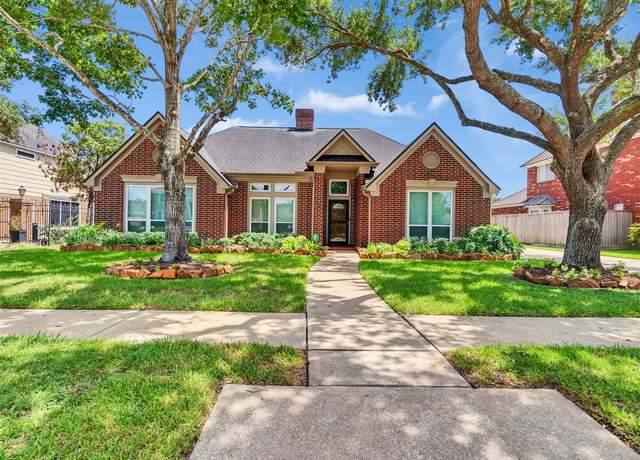 Property at 2129 Country Club Dr, Pearland, TX 77581, 4 beds, 2 baths