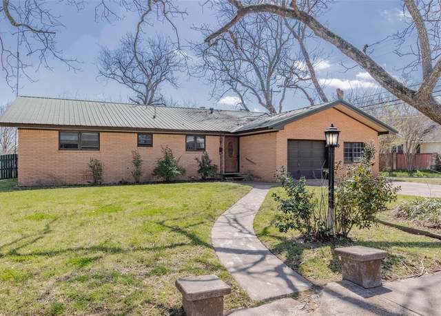Property at 409 W Buffalo Street St, Caldwell, TX 77836, 3 beds, 2 baths