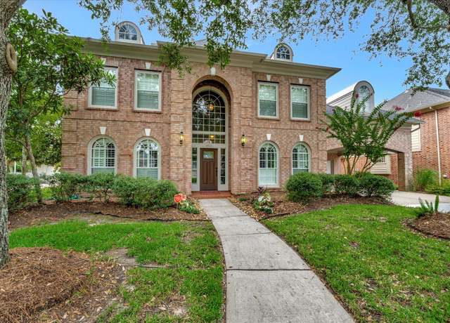 Property at 4410 Towering Oak Ct, Houston, TX 77059, 5 beds, 3.5 baths
