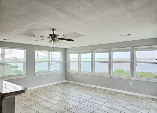 Property at 4606 Warren Way, Hitchcock, TX 77563, 3 beds, 2 baths