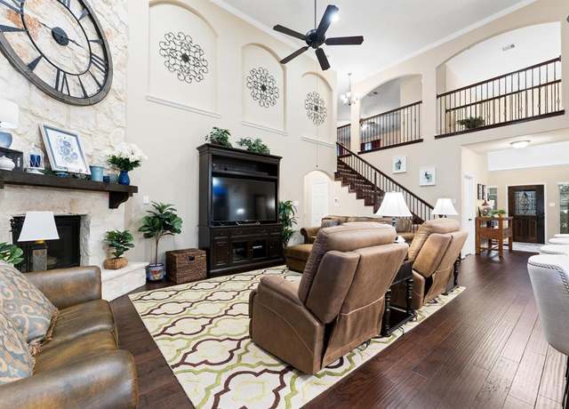 Property at 1736 Lake Raven Dr, Dickinson, TX 77539, 4 beds, 3.5 baths
