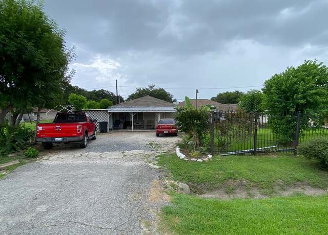 Property at 7433 Red Robin Ln, Houston, TX 77075, 5 beds, 3 baths