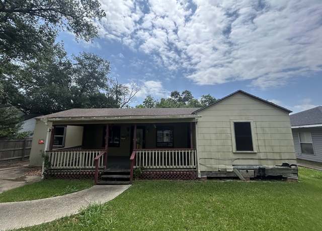 Property at 6136 25th St, Groves, TX 77619, 4 beds, 1.5 baths
