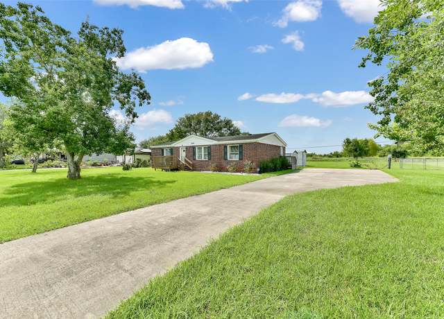 Property at 10203 S Country Dr, Alvin, TX 77511, 3 beds, 2 baths