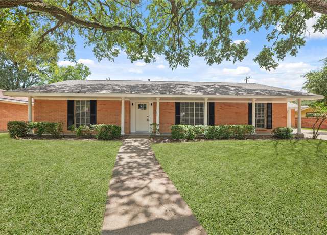 Property at 805 Rosewood Dr, Baytown, TX 77520, 3 beds, 2 baths