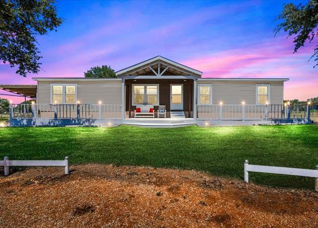 Property at 291 Parkfield Dr, Pleasanton, TX 78064, 5 beds, 3 baths