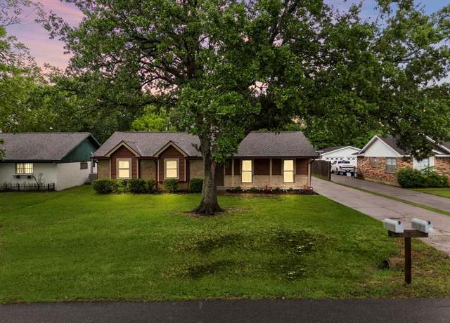 Property at 1111 Robert St, Pearland, TX 77581, 3 beds, 2 baths