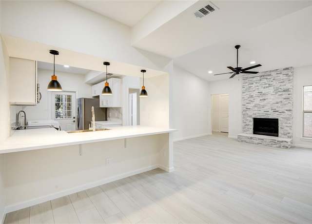 Property at 2001 Bering Dr Unit 8J, Houston, TX 77057, 2 beds, 2 baths