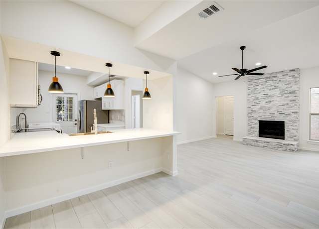 Property at 2001 Bering Dr Unit 8J, Houston, TX 77057, 2 beds, 2 baths