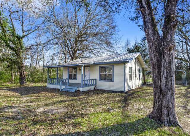 Property at 472 E Main St, Zavalla, TX 75980, 2 beds, 1 bath