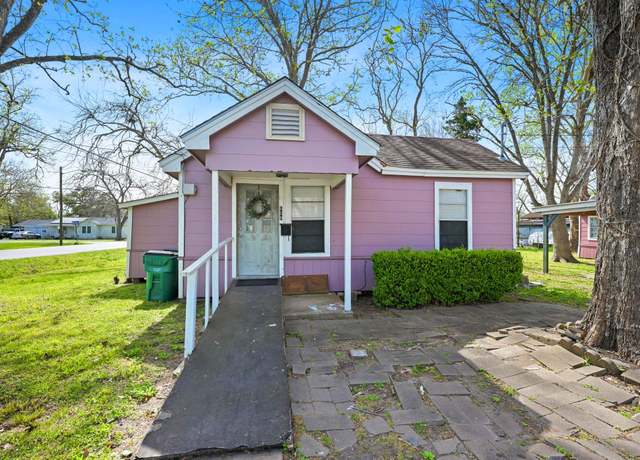 Property at 608 E 4th St, Sweeny, TX 77480, 2 beds, 1 bath