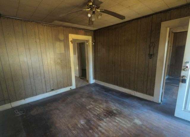 Property at 1111 Austin St, Jacksonville, TX 75766, 3 beds, 1 bath