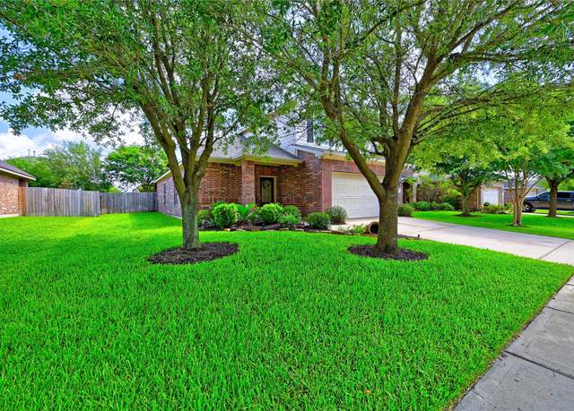 Property at 8714 Sunny Gallop Dr, Tomball, TX 77375, 4 beds, 2.5 baths