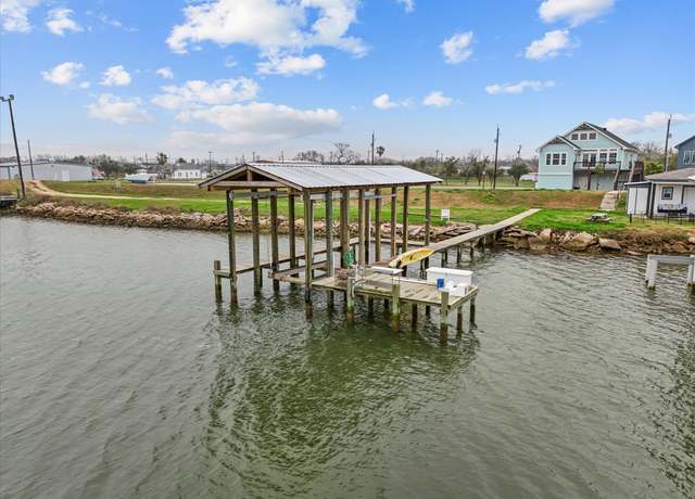 Property at 822 W 2nd St, Freeport, TX 77541, 4 beds, 3 baths