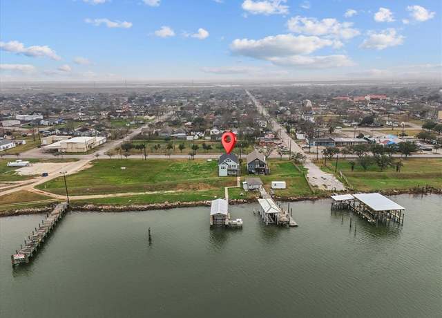 Property at 822 W 2nd St, Freeport, TX 77541, 4 beds, 3 baths