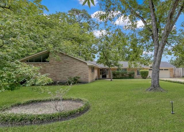 Property at 1107 Holly Dr, Conroe, TX 77301, 3 beds, 2 baths