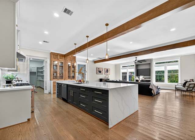 Property at 6001 Norhill Blvd, Houston, TX 77009, 5 beds, 4.5 baths