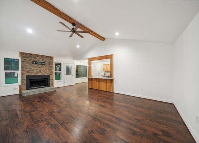 Property at 1888 Northshore Dr, Conroe, TX 77304, 3 beds, 2 baths
