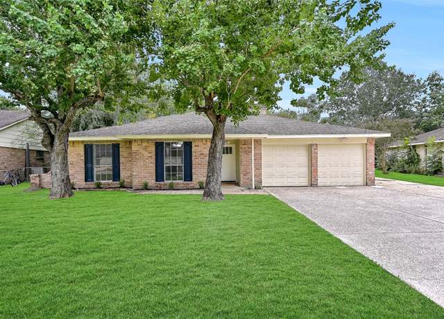 Property at 207 Castlelake Dr, Friendswood, TX 77546, 4 beds, 2 baths