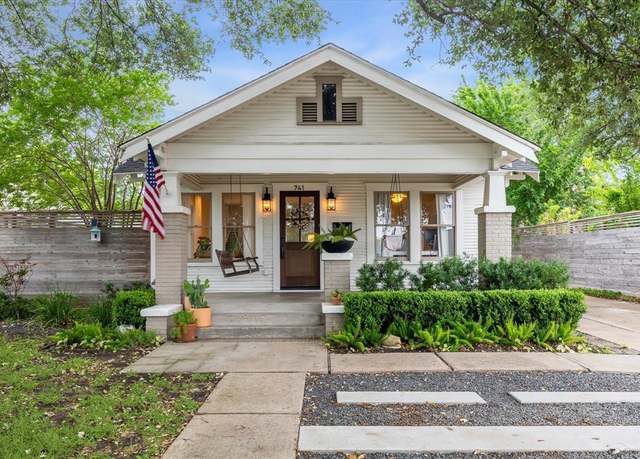 Property at 741 E 13th 1/2 St, Houston, TX 77008, 3 beds, 2 baths