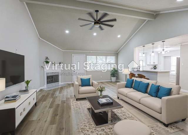 Property at 14139 Whispering Palms Dr, Houston, TX 77066, 3 beds, 2 baths