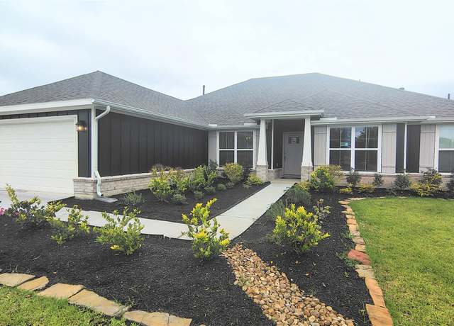 Property at 15 Keystone Ct, Angleton, TX 77515, 4 beds, 2 baths