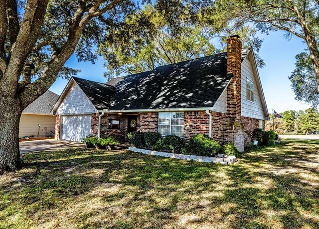 Property at 14 Westwood Dr W, Trinity, TX 75862, 3 beds, 2.5 baths