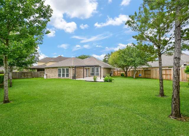 Property at 2807 Highland Lake Ct, Pearland, TX 77584, 4 beds, 2 baths