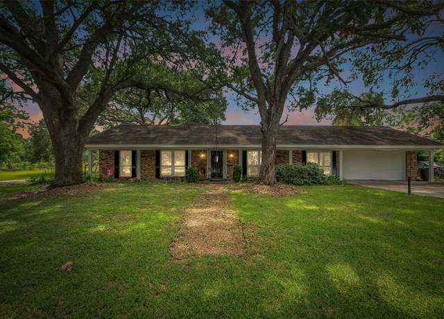 Property at 1318 Moller Rd, Alvin, TX 77511, 3 beds, 2 baths