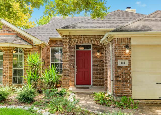 Property at 113 Plum Cir, Lake Jackson, TX 77566, 3 beds, 2 baths