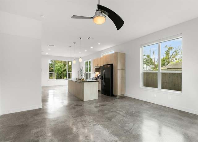 Property at 3320 B Cornell St, Houston, TX 77022, 2 beds, 2.5 baths