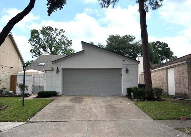 Property at 3407 S Briar Knoll Dr, Houston, TX 77082, 3 beds, 2 baths