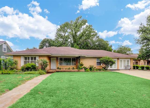 Property at 822 N Meyer St, Sealy, TX 77474, 3 beds, 2 baths