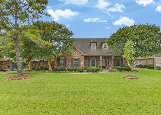 Property at 1610 Pine Crest Dr, Pearland, TX 77581, 5 beds, 3.5 baths