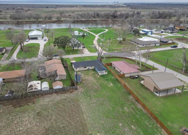 Property at 17 County Road 243, Matagorda, TX 77414, 4 beds, 2 baths