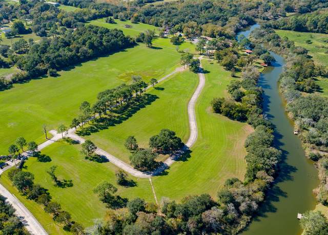 Property at 6122 Fairwood Rd, Hitchcock, TX 77563, 4 beds, 4.5 baths