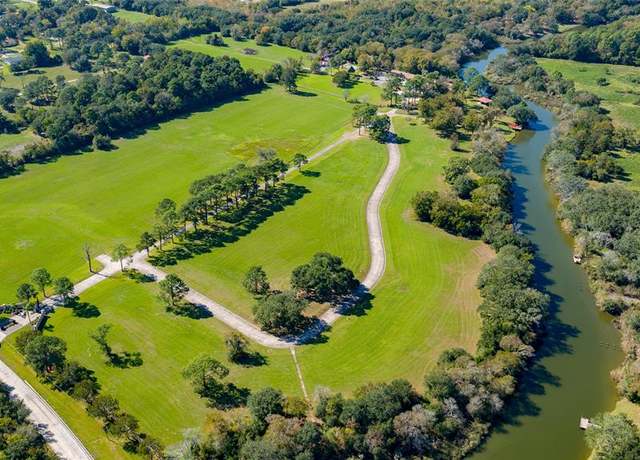 Property at 6122 Fairwood Rd, Hitchcock, TX 77563, 4 beds, 4.5 baths