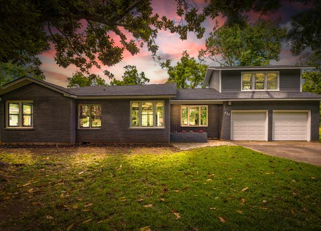 Property at 411 Southern Oaks Dr, Lake Jackson, TX 77566, 4 beds, 2 baths