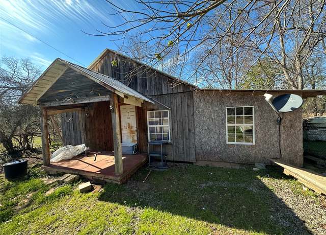 Property at 901 N Foster St, Crockett, TX 75835, 3 beds, 1.5 baths