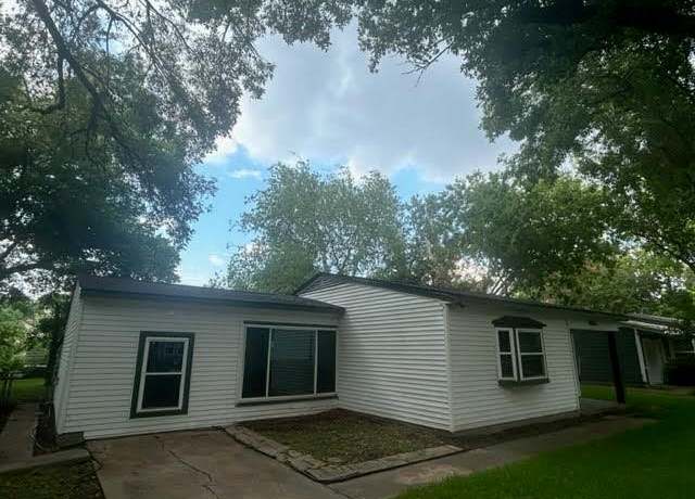 Property at 1910 Little St, La Marque, TX 77568, 3 beds, 1.5 baths