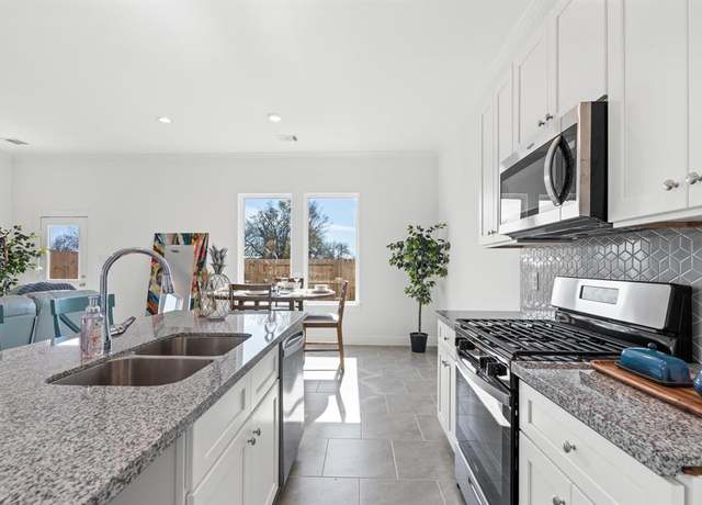 Property at 6414 Pregonero Ln, Houston, TX 77048, 3 beds, 2.5 baths