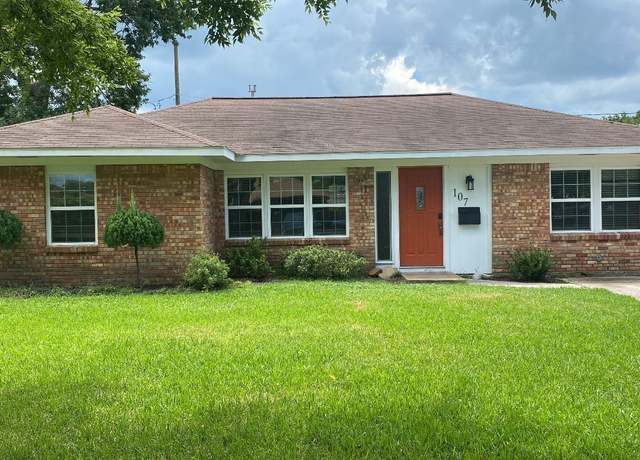 Property at 107 Midway Dr, Baytown, TX 77521, 3 beds, 1.5 baths