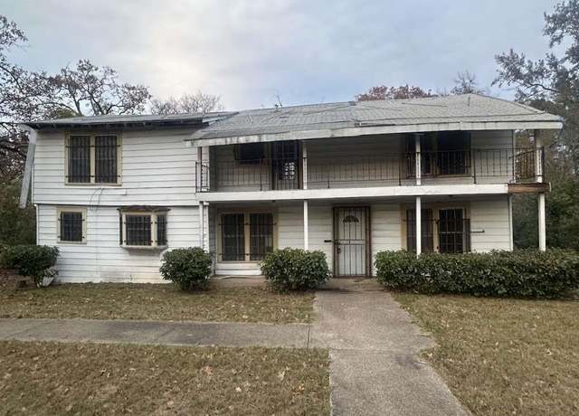 Property at 1552 Crescent Dr, Tyler, TX 75702, 3 beds, 1.5 baths